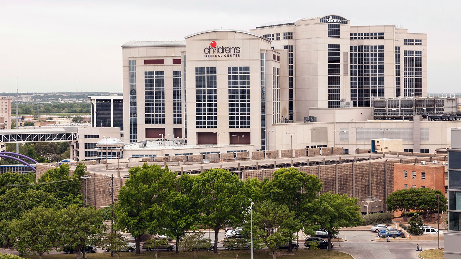 A photo of Children’s Medical Center, in Dallas Texas.